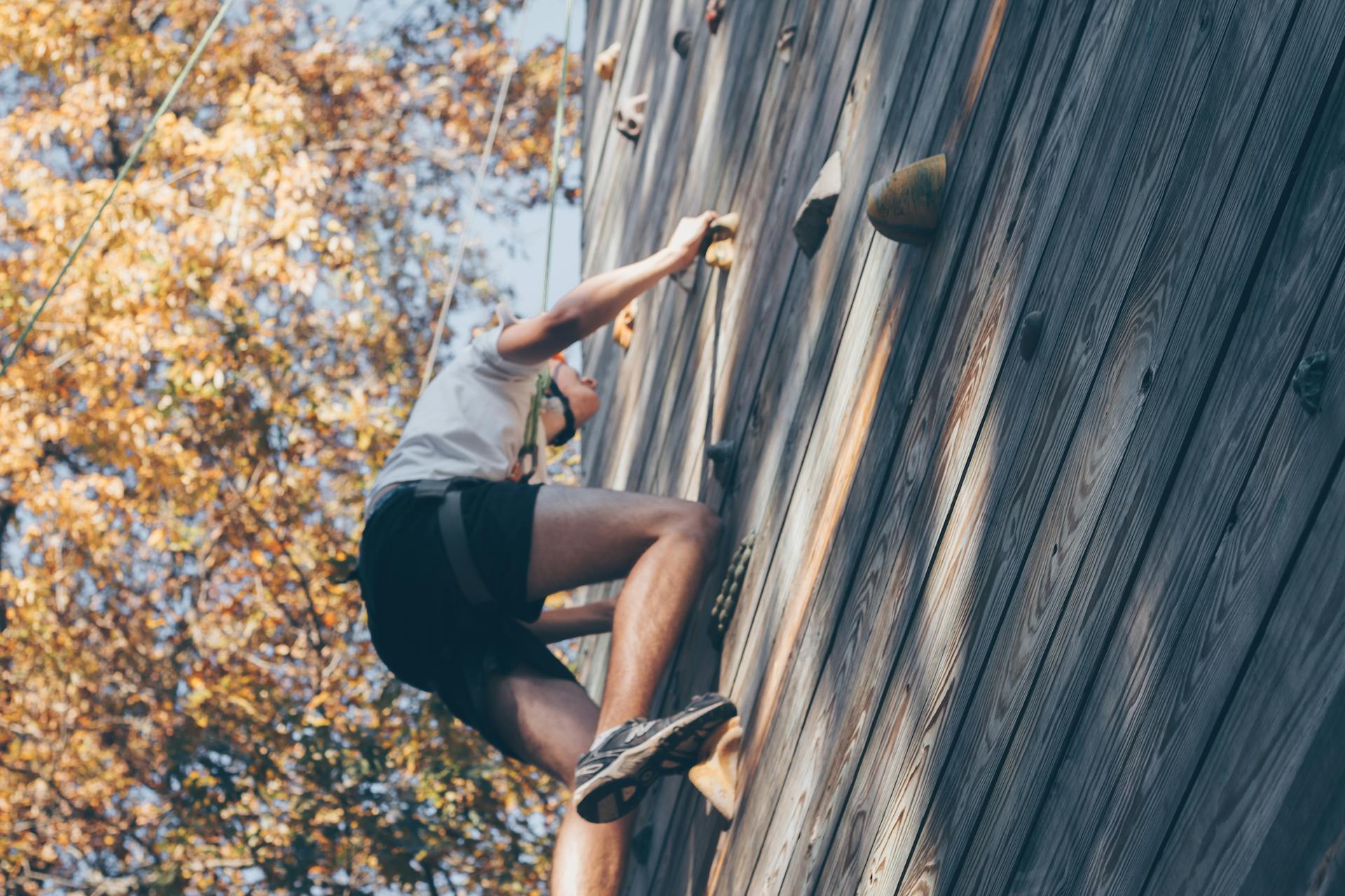 climbing |