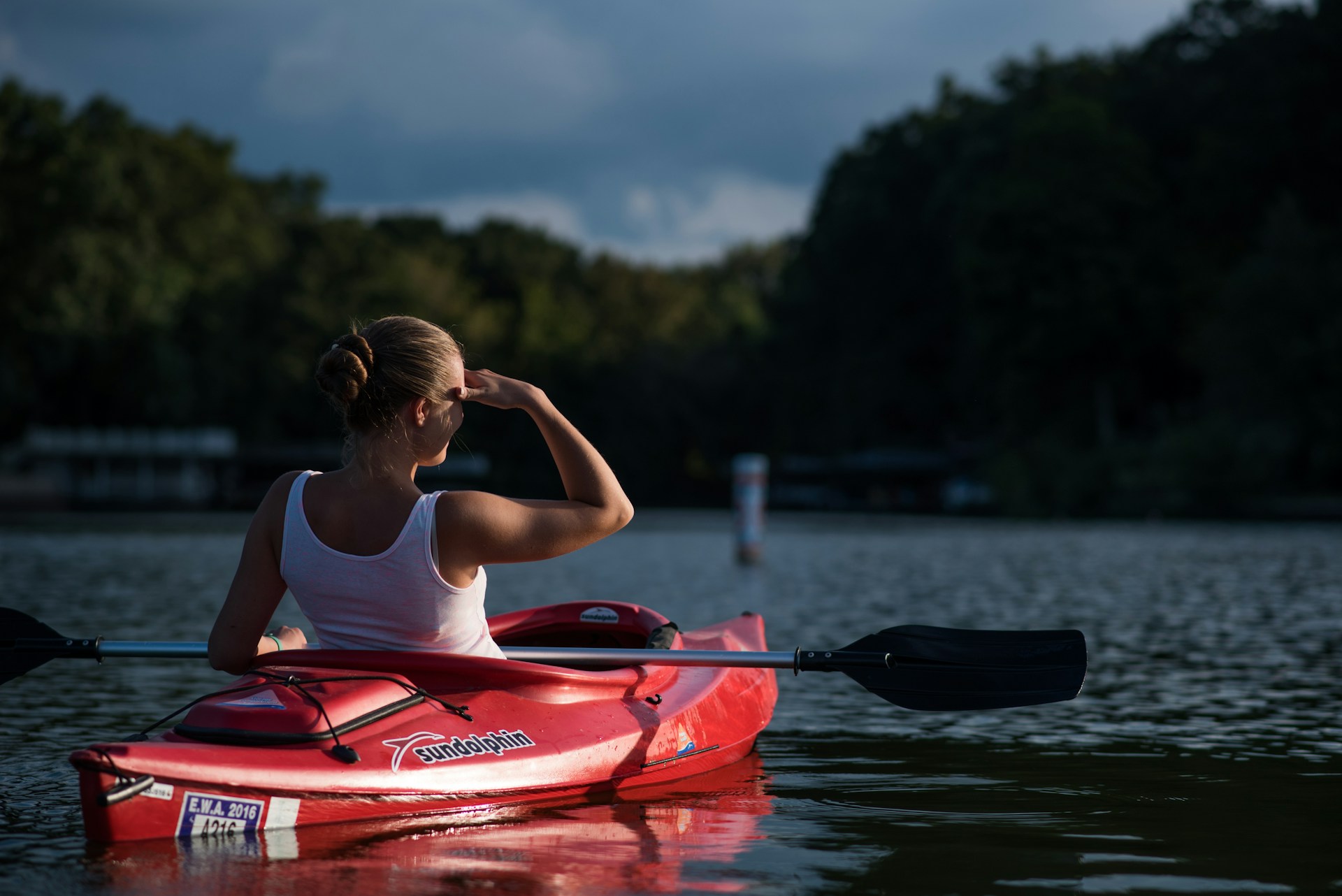 woman kayaking |