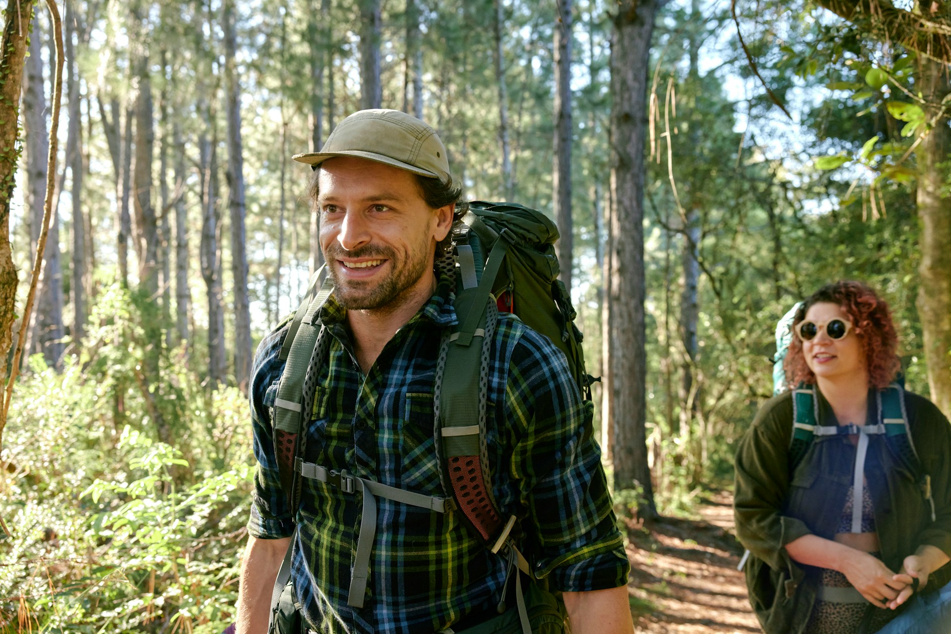 couple hiking |