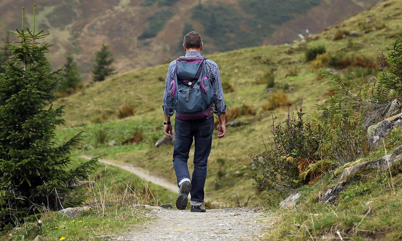 hiking trail |